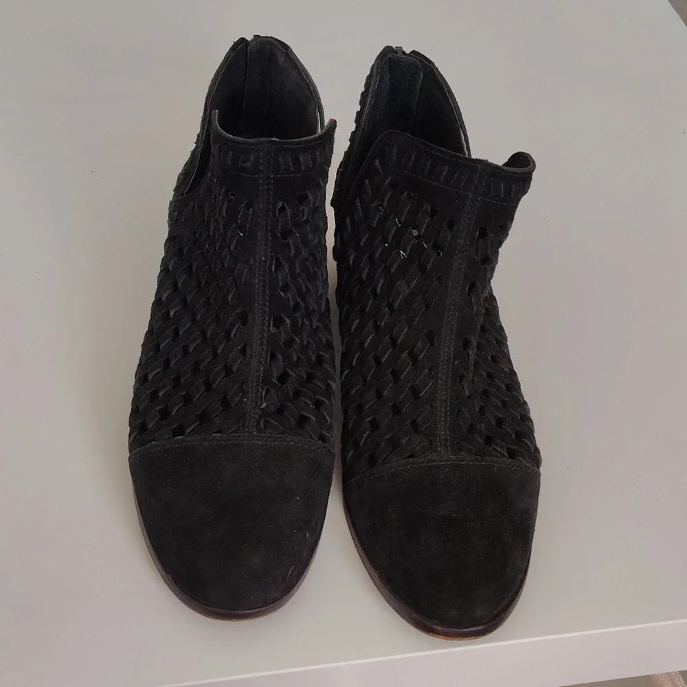 Vince Camuto vince camuto